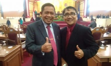 Ketua DPD PDIP Sultra, Ir Hugua (kiri), (Foto: Said)