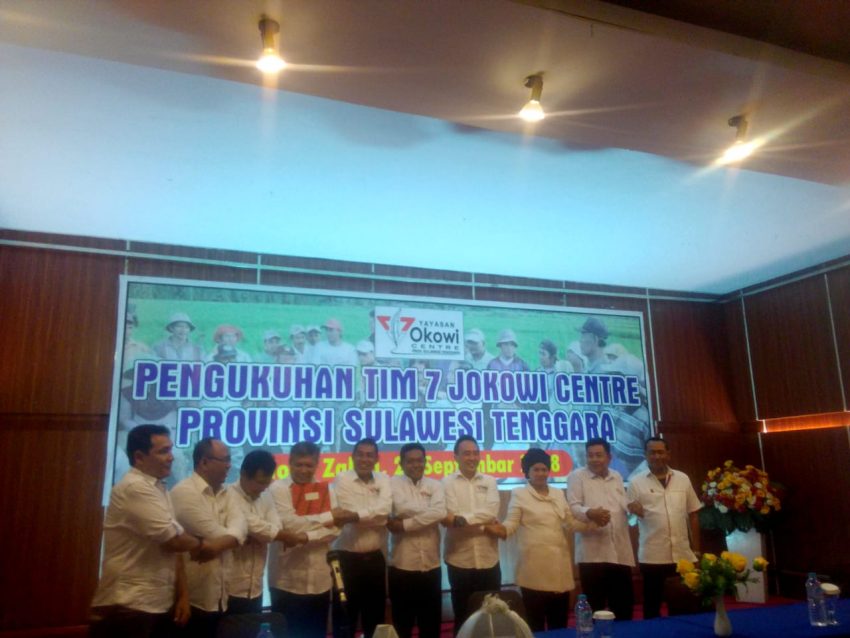 Tim 7 Jokowi Center Sultra (Foto: Irman)
