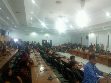 Suasana Rapat Dengar Pendapat di Kantor DPRD Sultra (Foto: Jarman)