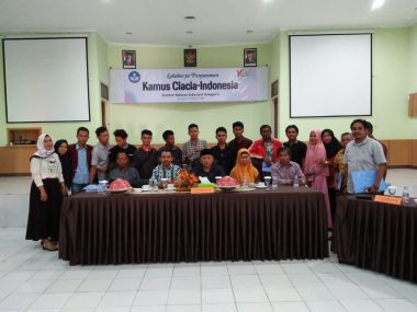 Narasumber dan Peserta Lokakarya Kamus Ciacia-Indonesia (Foto: Erik)