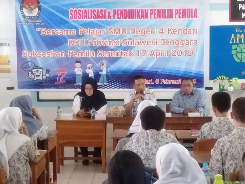 Suasana Sosialisasi KPU Sultra di SMAN 4 Kendari (Foto: IST)