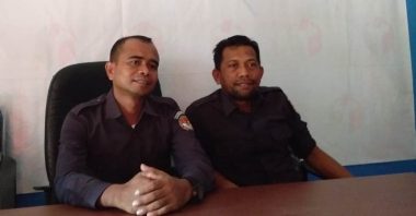 Ketua Bawaslu Kendari, Sahinuddin (Kiri), (Foto: Sultan)