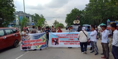 Massa Aksi Pemuda Pemerhati Hukum Sulawesi Tenggara (Foto: Muhammad Rusmin)