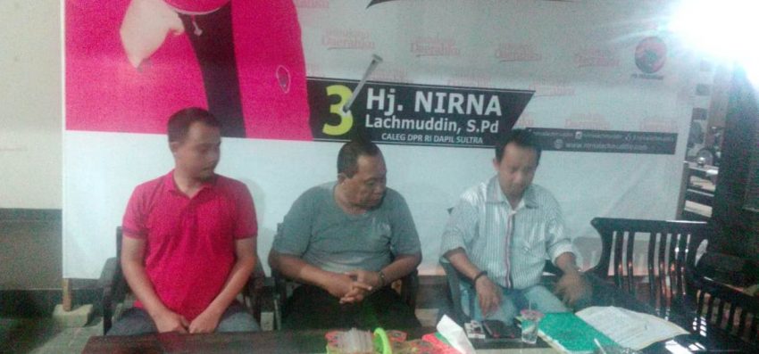 Kuasa Hukum Tim Nirna Lachmuddin, M Awaluddin (Kanan), dan Tim Kampanye Nirna, Tamrin Taherong (Tengah), (Foto: Jubirman)