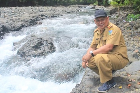 Kepala Bappeda Konkep, Abdul Halim Saat Berada di Kali Mosolo (Foto: IST)