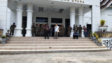 Seorang Peserta Aksi Gerakan Sapu Kolut Sedang Berorasi (Foto: Ahmad)