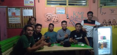 Kalpin (Ketiga dari Kanan) Saat Menemui Pemuda Milenial Langara (Foto: Erik)