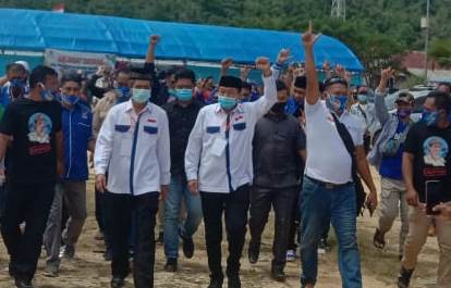 Amrullah - Andi Lutfi Saat Berjalan Kaki Menuju Panggung Deklarasi