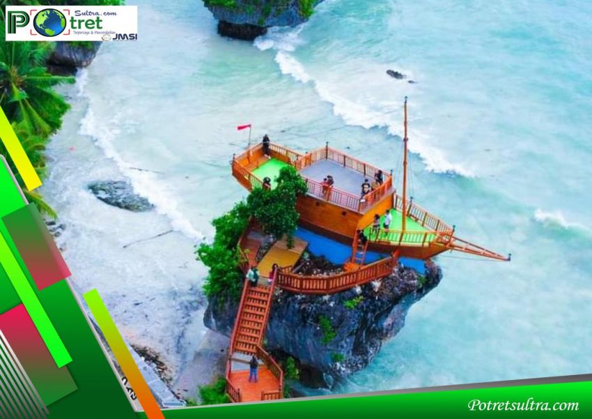 Spot Wisata Kapal Boti Diatas Bongkahan Batu Tampak Dari Atas