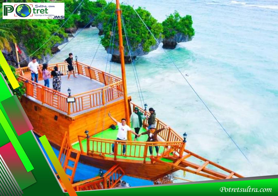 Pemandangan Wisata Kapal Boti di Pantai Lagunci