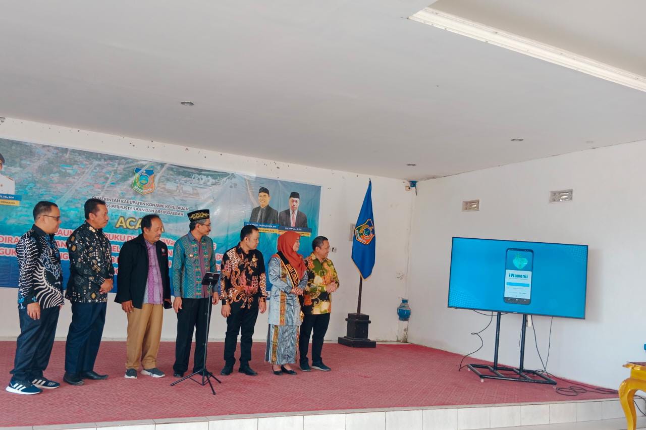 Bupati Amrullah, Didampingi Kadis Perpusda Konkep dan Perwakilan Dinas Perpusda Provinsi Sultra Saat Melaunching Perpustakaan Digital