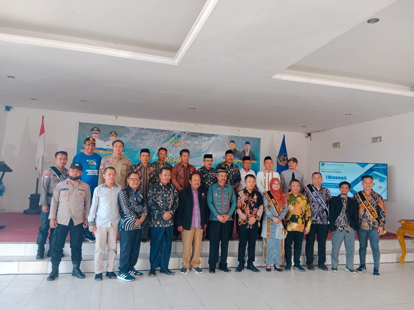 Bupati Konkep Foto Bersama Usai Peluncuran Perpustakaan Digital