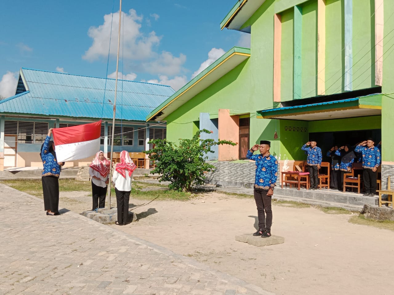 Penghormatan Saat Bendera Merah Putih Dinaikkan