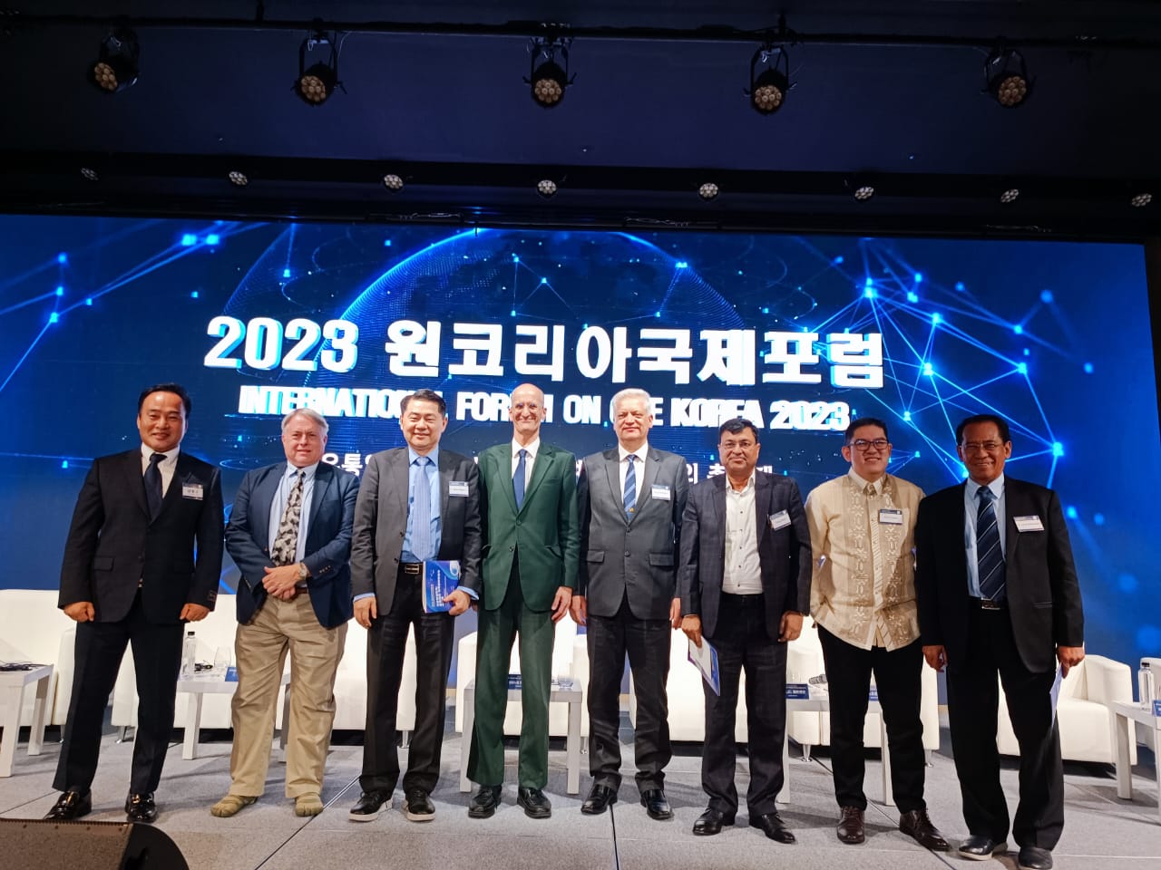 Rektor UICI Bersama Para Narasumber dalam Acara International Forum on One Korea di Seoul, Korea Selatan